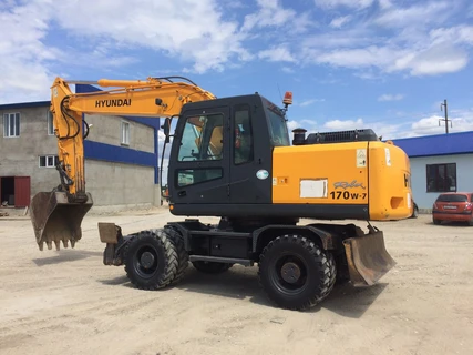 Аренда колесного экскаватора Hyundai R 170W-7 в Москве Аренда колесного экскаватора Hyundai R 170W-7 в Москве